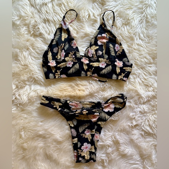 Tropical Bikini by Jacks, Brazilian Bottom, Triangle Top, Criss-Cross Back | M - Picture 7 of 12